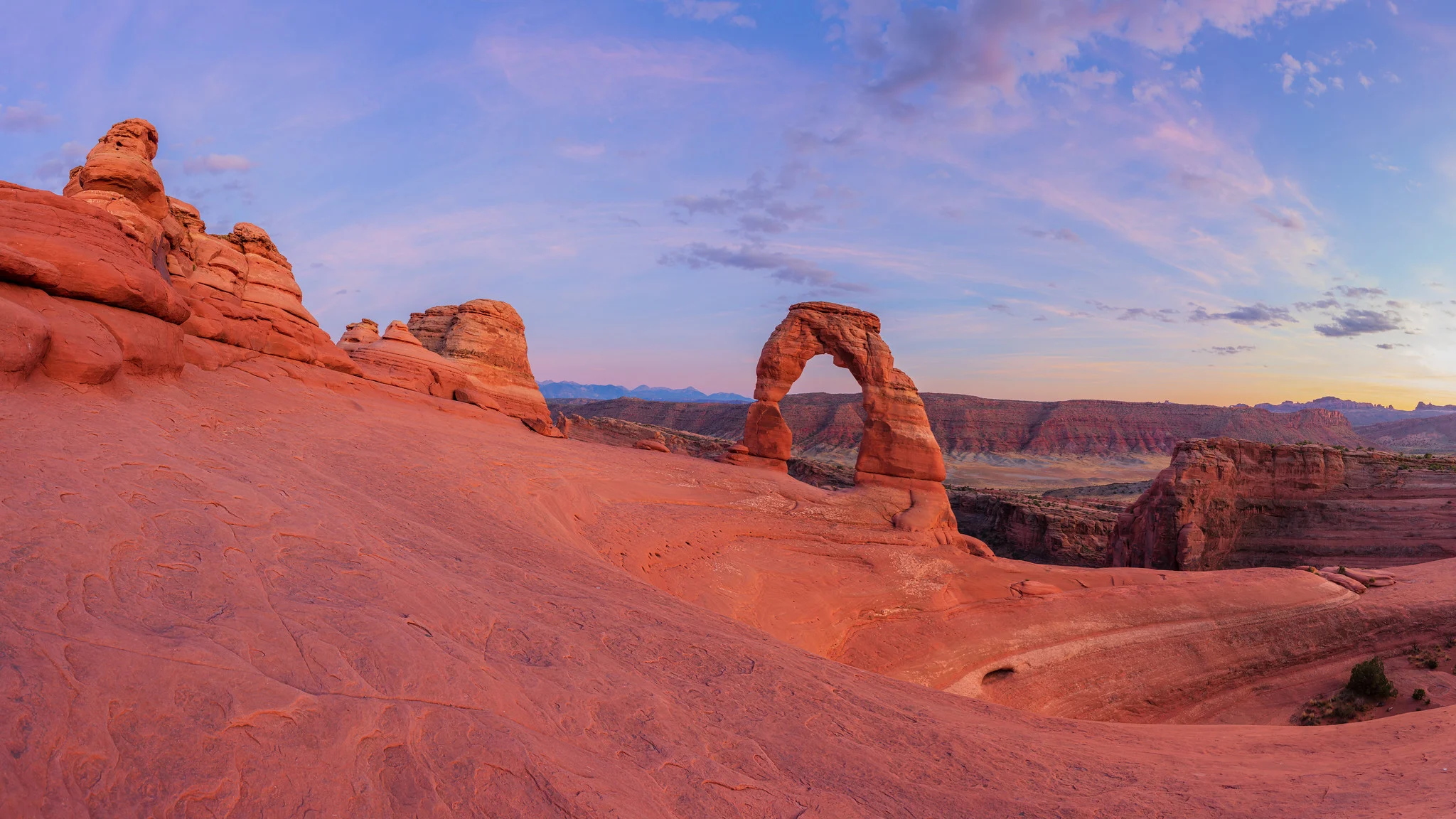 Delicate Arch glowing at sunset